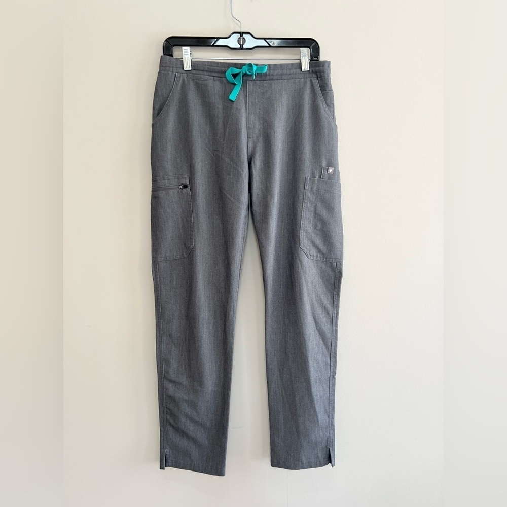 FIGS Women's Yola Skinny Straight Leg Scrub Pants in Graphite Gray, size Small